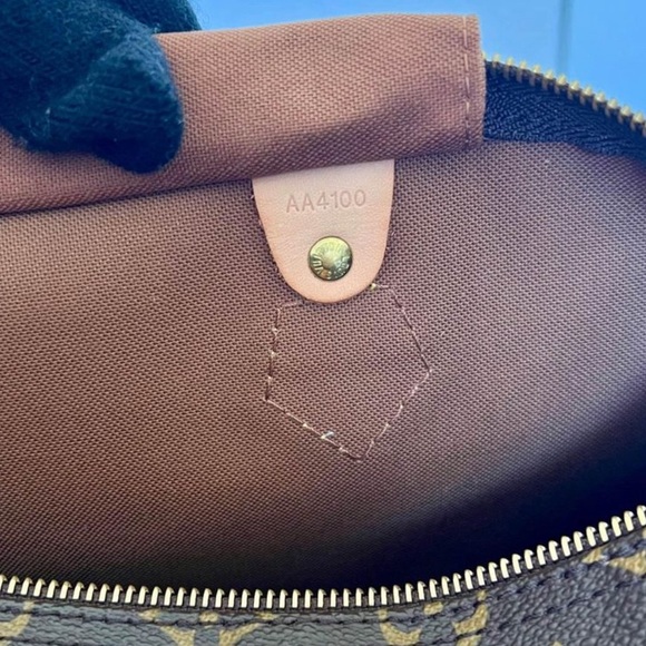 Louis Vuitton Monogram Canvas Speedy 35 - Picture 8 of 9